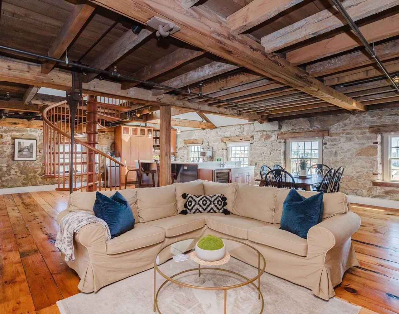 Millie's-Historic New Bedford, 2BR w. water views 1