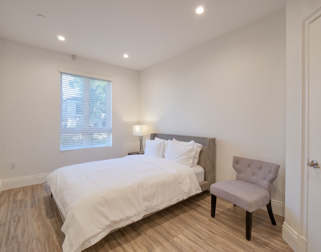Elegant Chic City Views Beverly Hills Adjacent Condo. 1