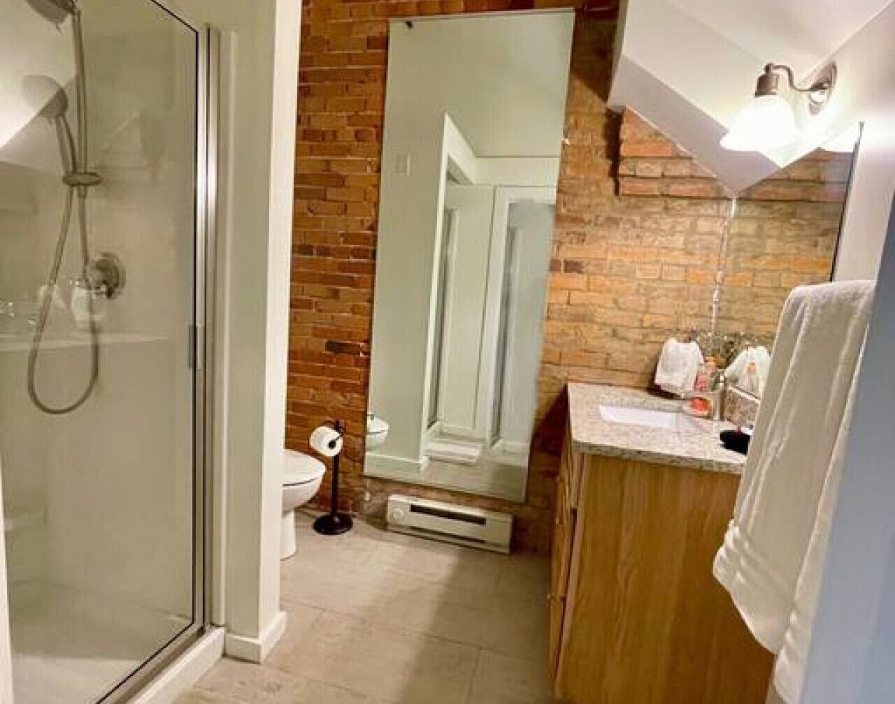 Incredible Location! Heart of Old Port/Spacious Apartment 1