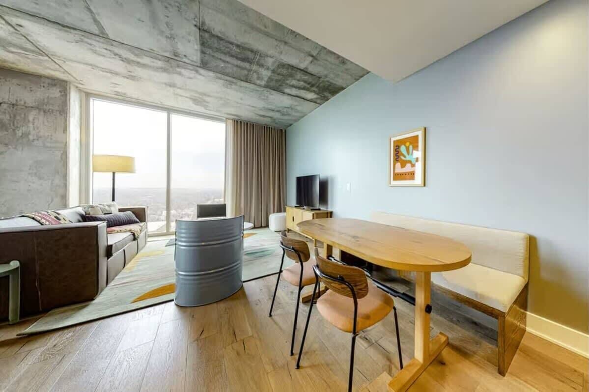 Luxe Rainey St High Rise | Heated Pool | Fireworks 1