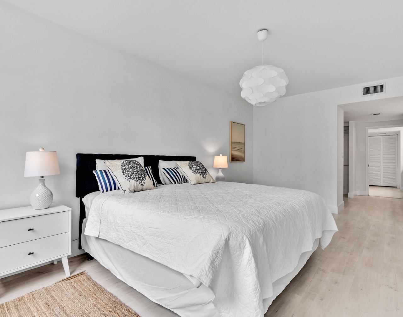 Fantastic 3 bed/2bath in Key Colony Condo with beach, pool and tennis 1