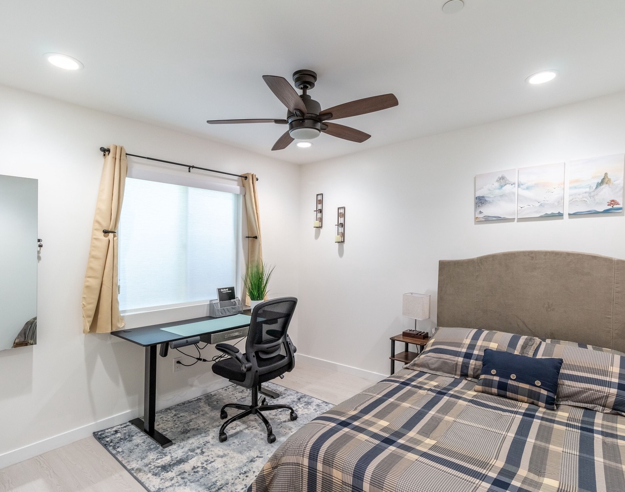 Residential home with Yard Perfect for Monthly Stays 1