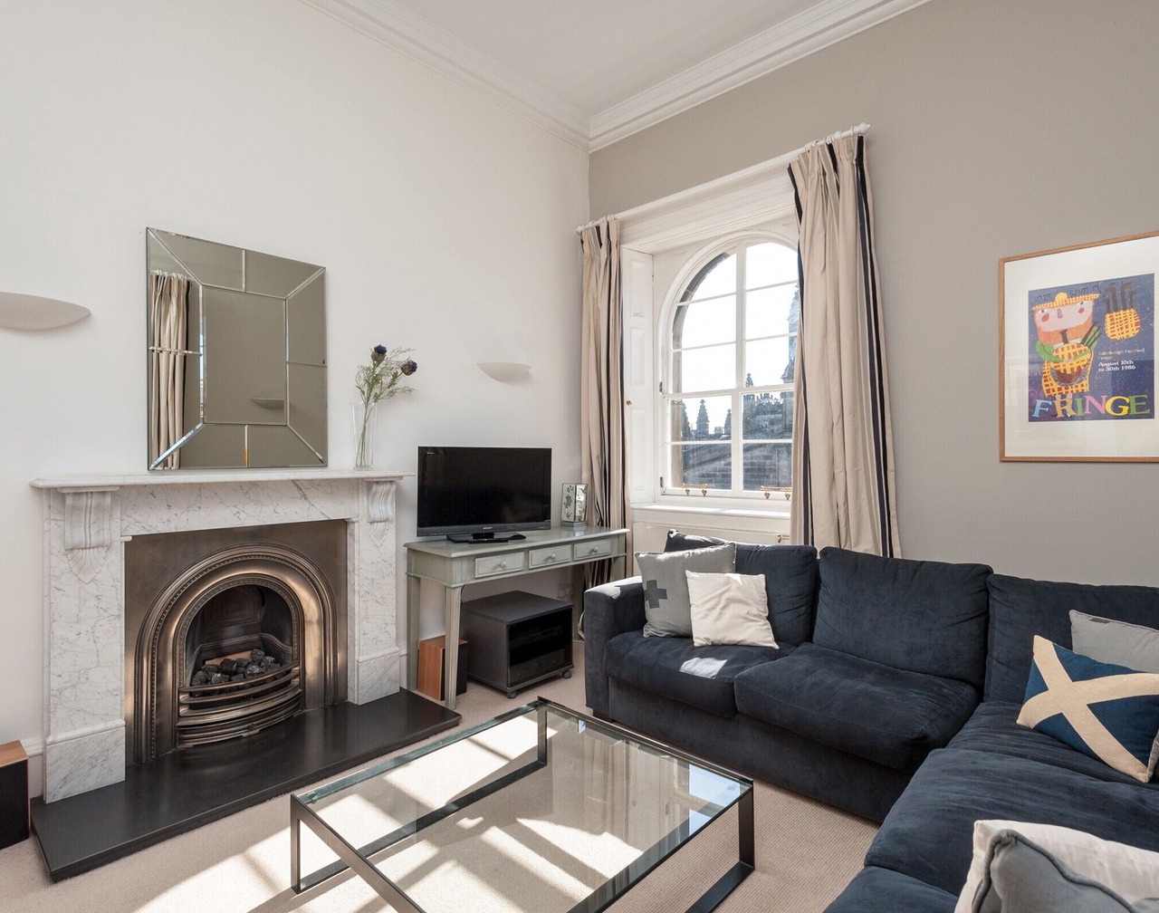 Fantastic corner 2 bedroom property with astounding views of the famous historic Royal Mile. 1
