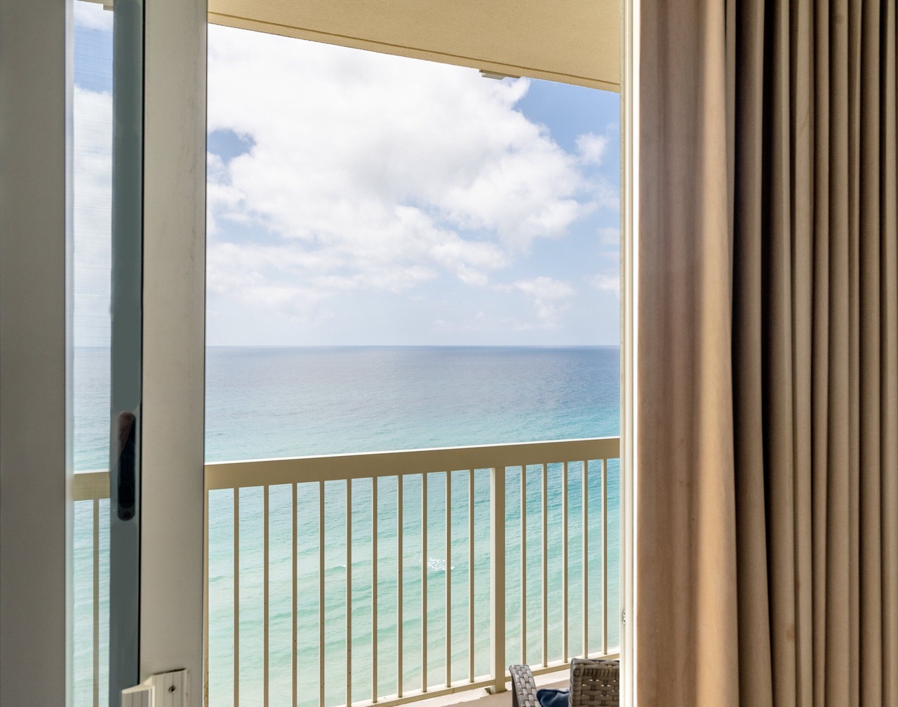 Celadon Beach Resort ~ 2 Bedroom w/Bunk Room! ~Reserved Private Parking! Free Beach Service! 1