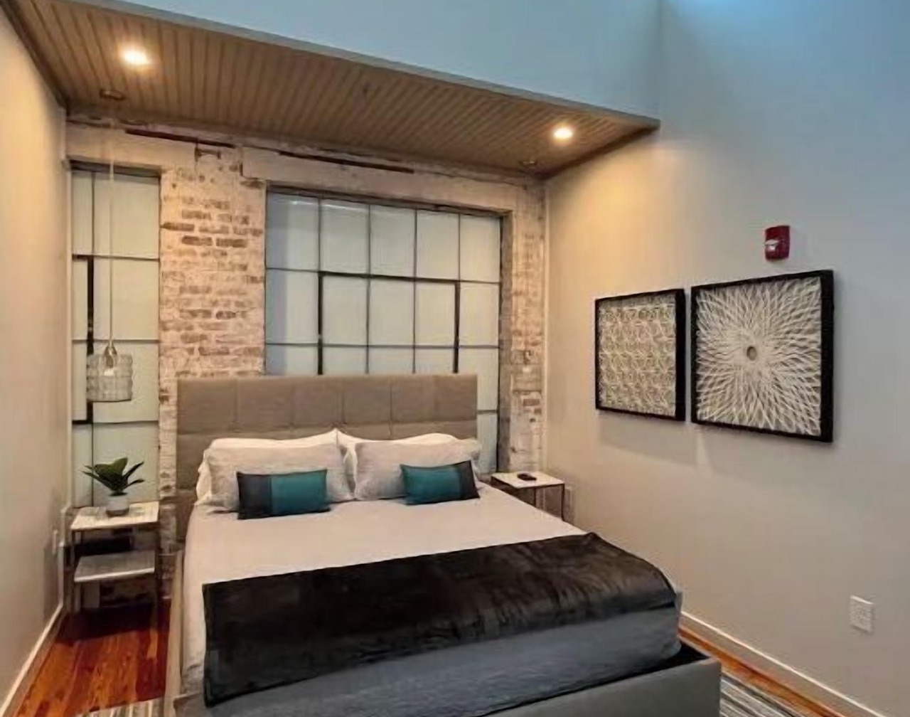 GORGEOUS 2 BR on MAIN #4 1