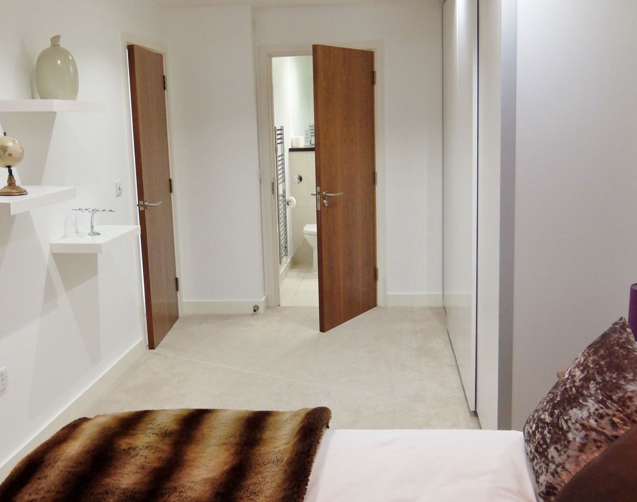 2 Bed, 2 Bath next to the station 1