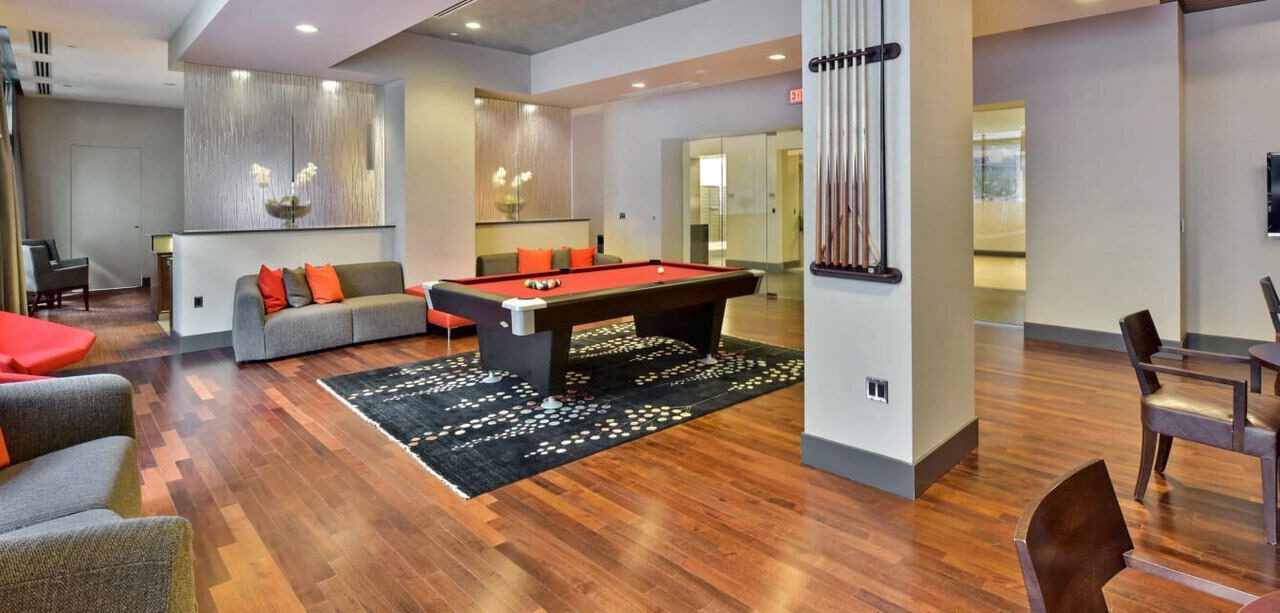 Hip Mount Vernon 1BR w/Pool & Gym, walk to Smithsonian, by Blueground 1