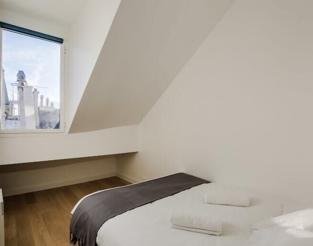 GuestReady - maya blue near cathédrale Notre-Dame 1