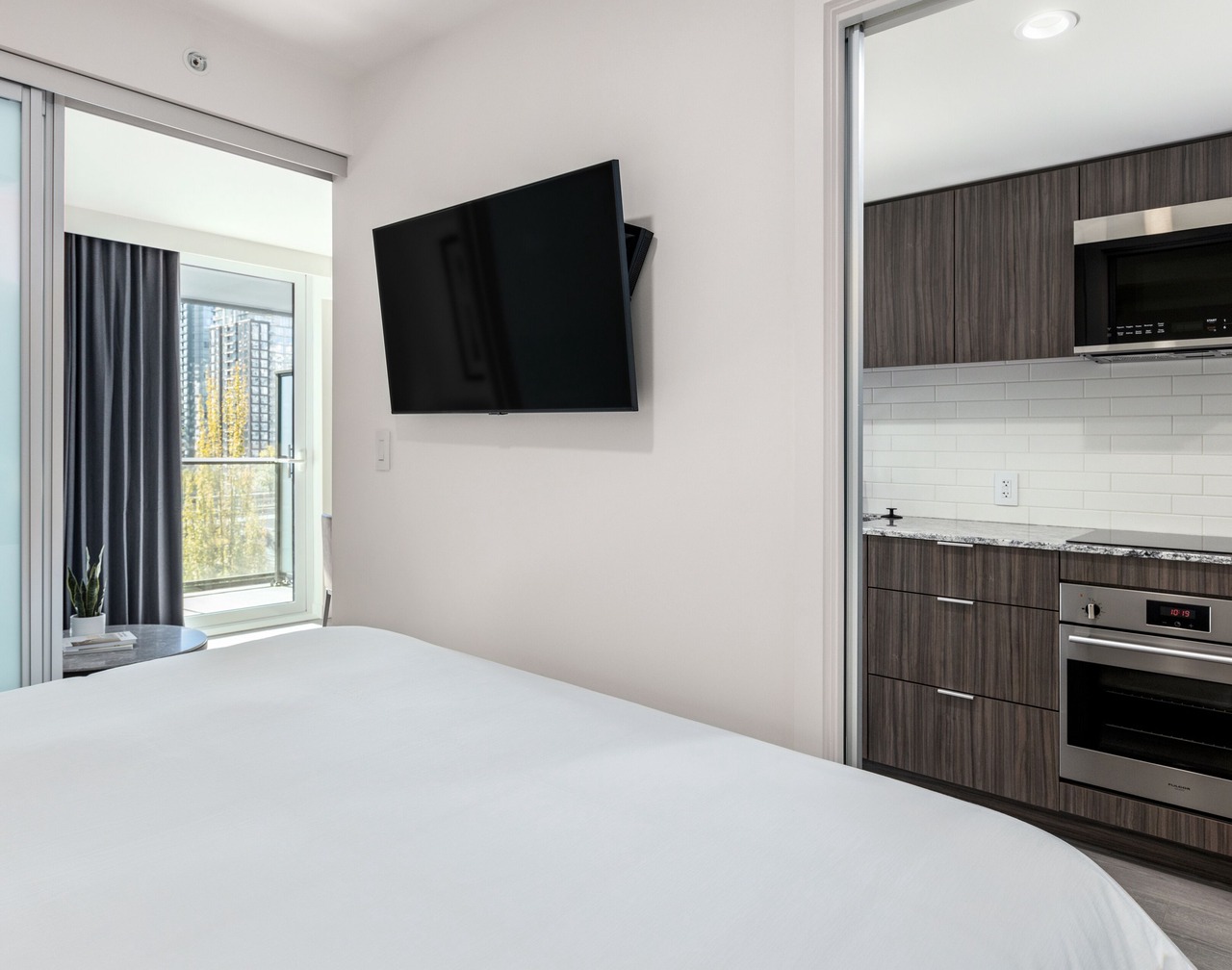 Beautifully Furnished, One Bedroom Apartment in Trendy Beach District 1