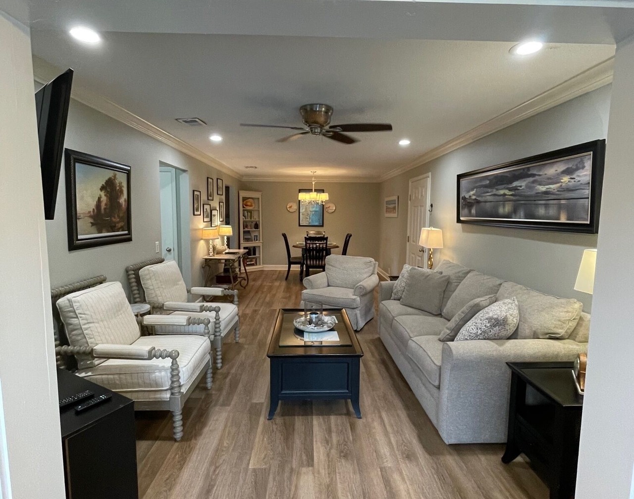 A retreat that can't be beat! 1 bed/1 bath, by the pool and close to everything 1