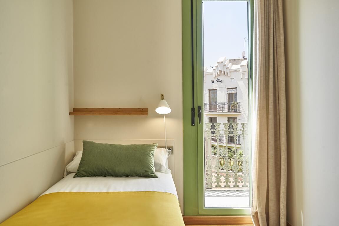Great 3-bedroom apartment ideal for families near Sants Station 1