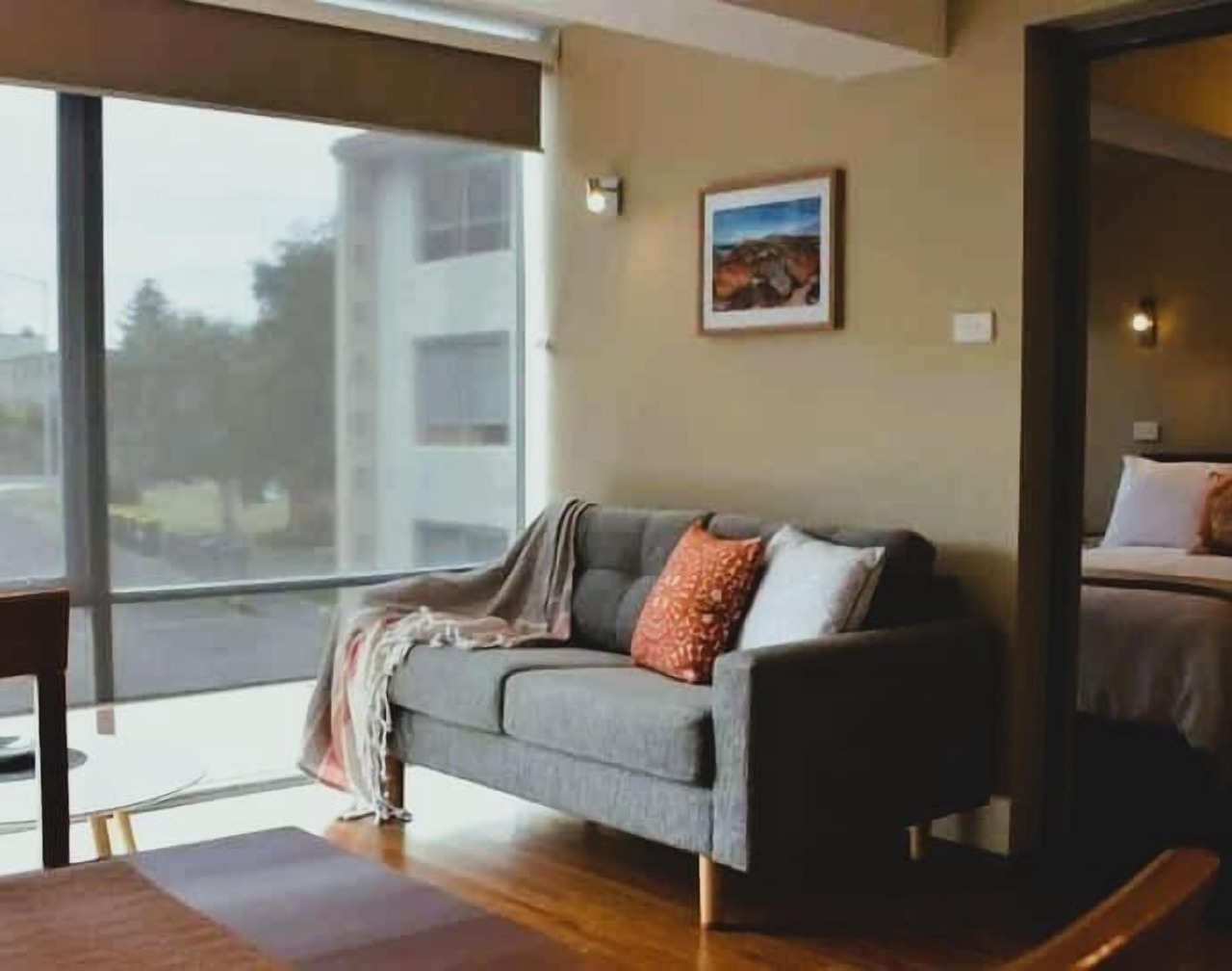 Sandy Bay Unit next to Casino, 5 min to CBD. 1