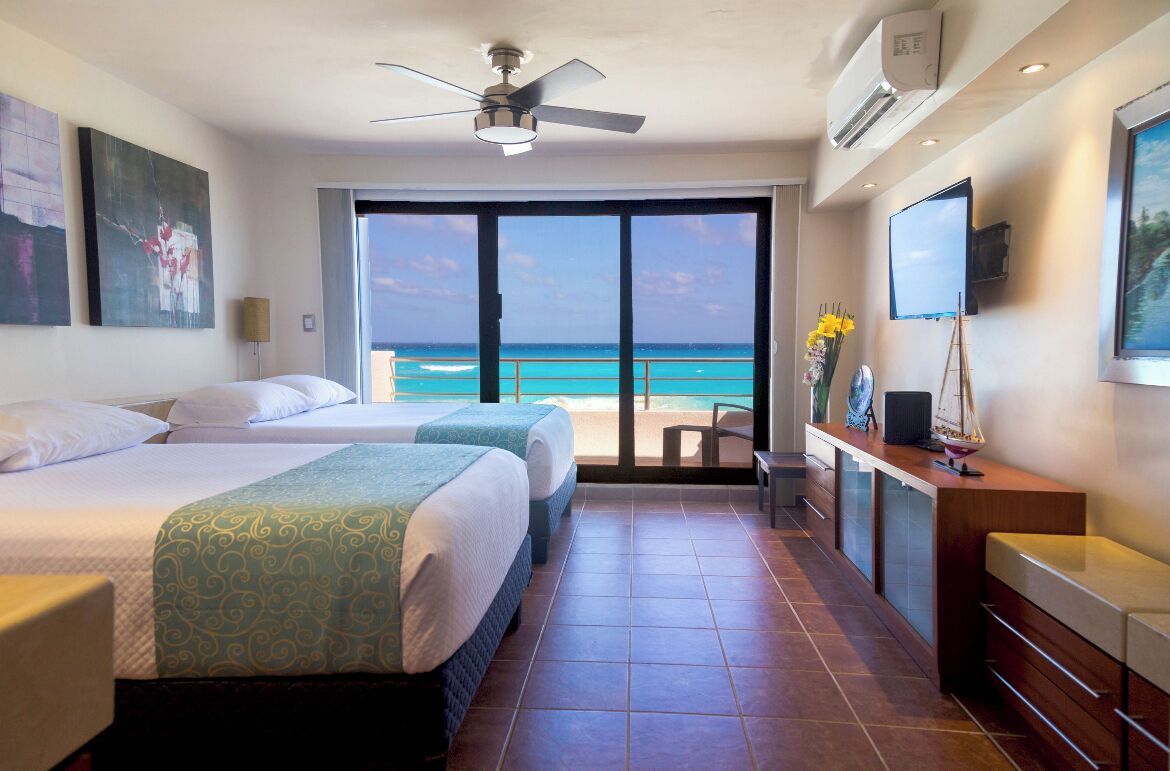 Luxury Villa at the feet of the sea In Cancun 1