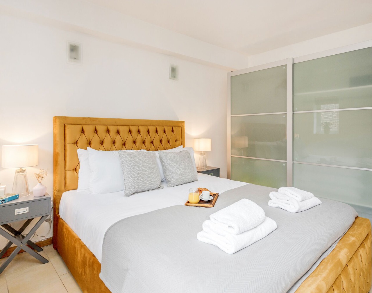 Central Holborn, lovely and bright apartment for 4, Air-Con 1