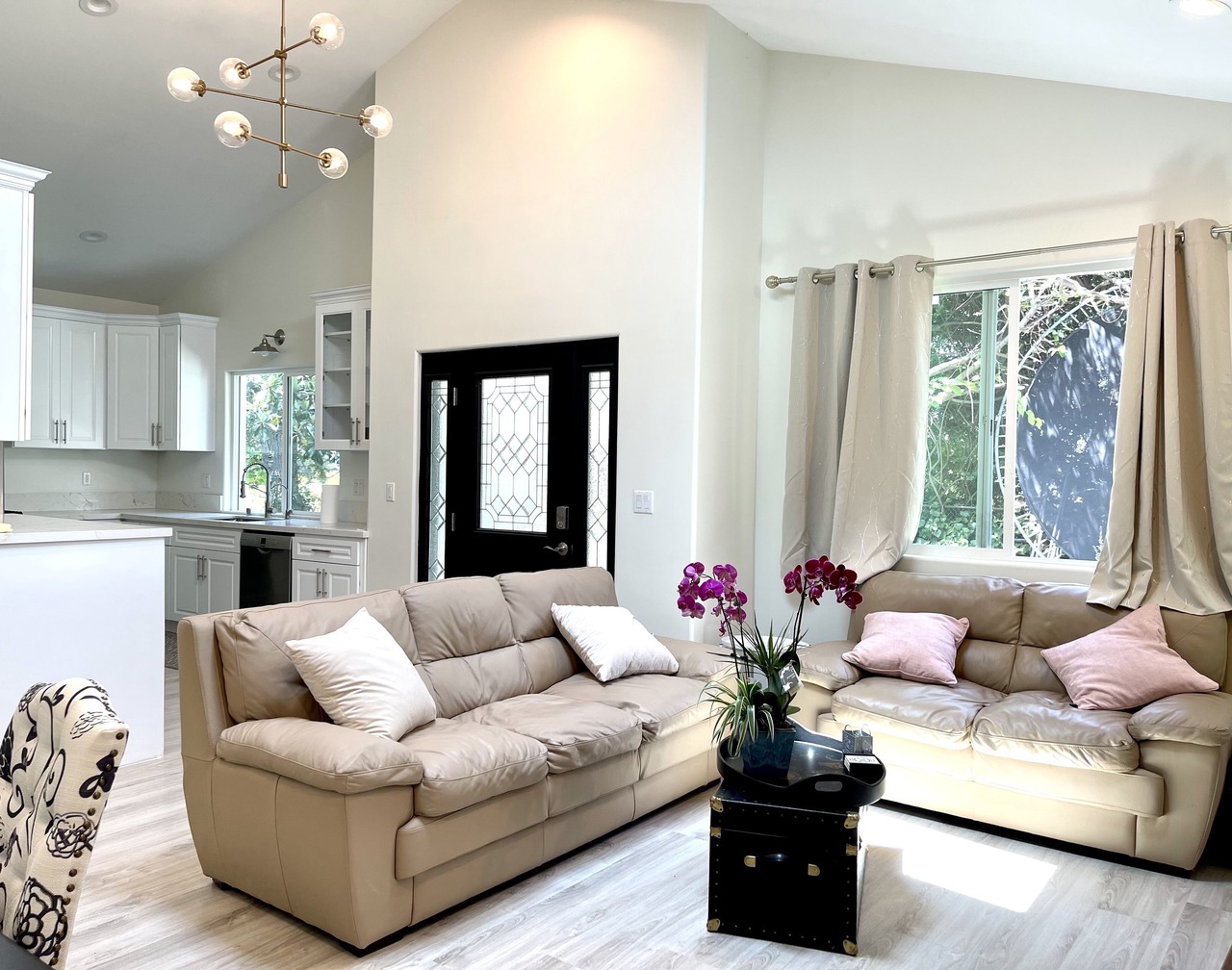 Beautiful modern bright brand new guest house 2 beds and 2 baths 1