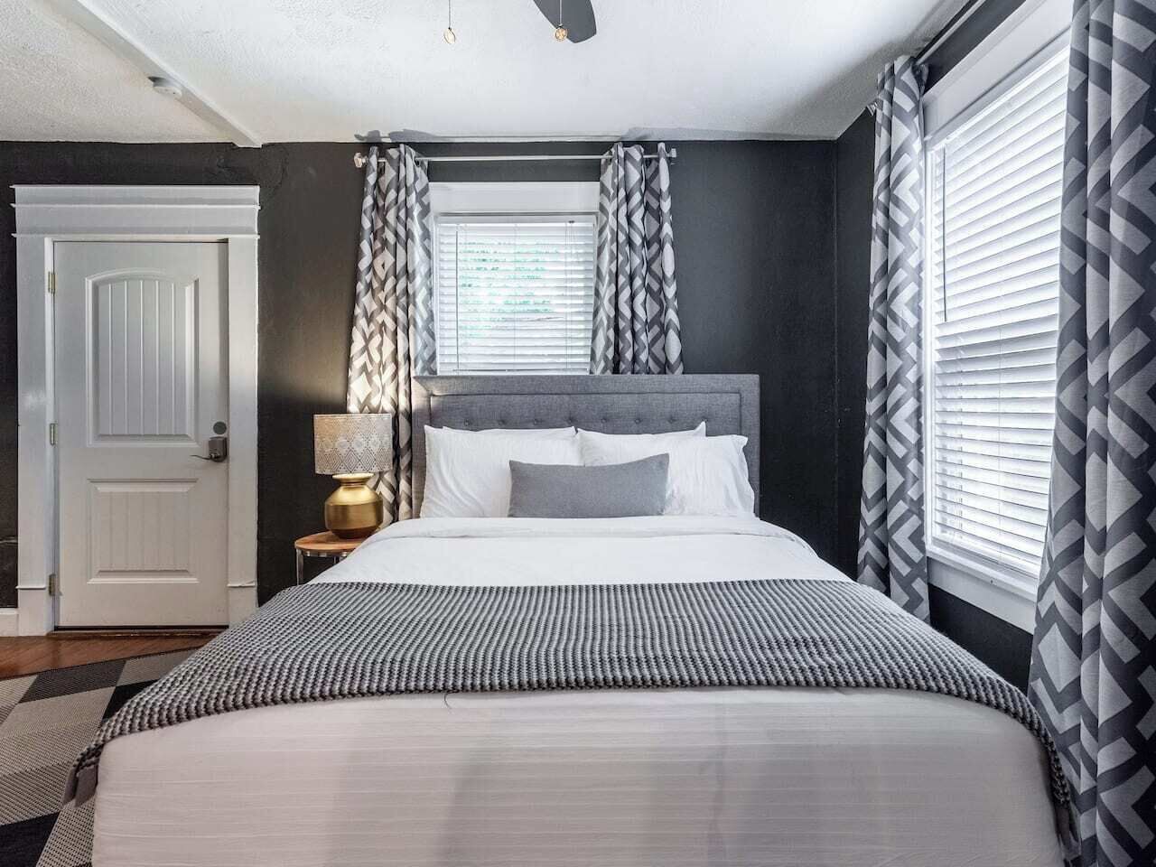1-Bedroom Near the Plaza & Scenic Park I 13 1