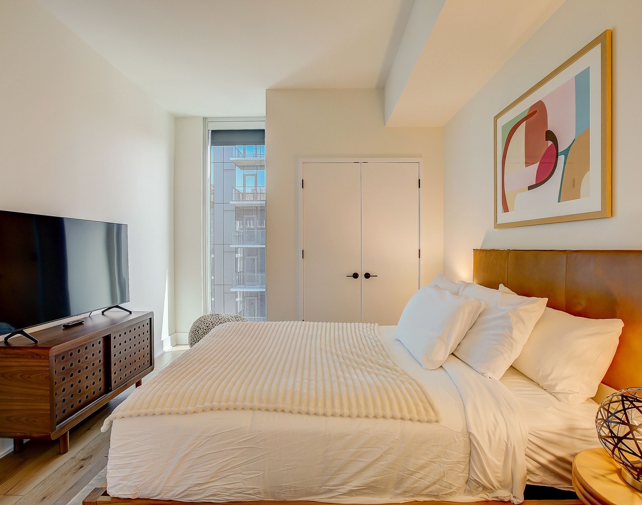 Penthouse with river view balcony, rooftop pool & prime location, dog-friendly 1