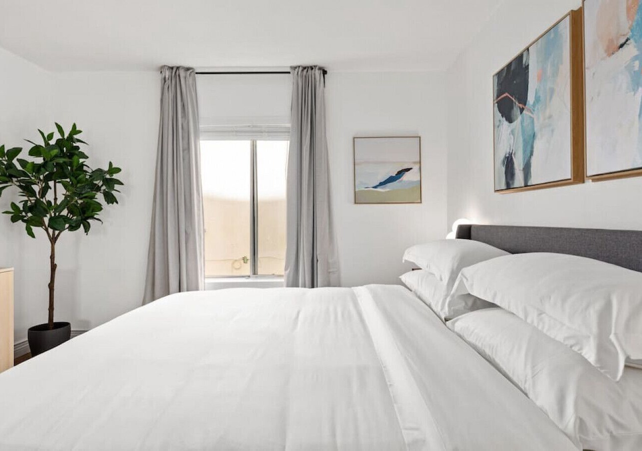 Double King Suite with Patio Dining and Parking 1