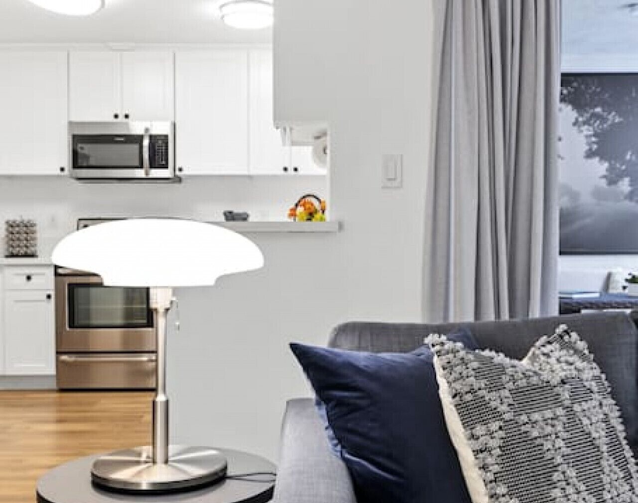 Double King Suite with Patio Dining and Parking 1