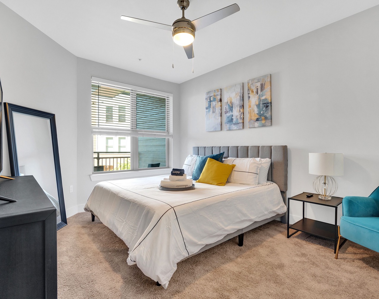 LUX KING+QUEEN beds*NoDa/Uptown*walk to dine & ent 1