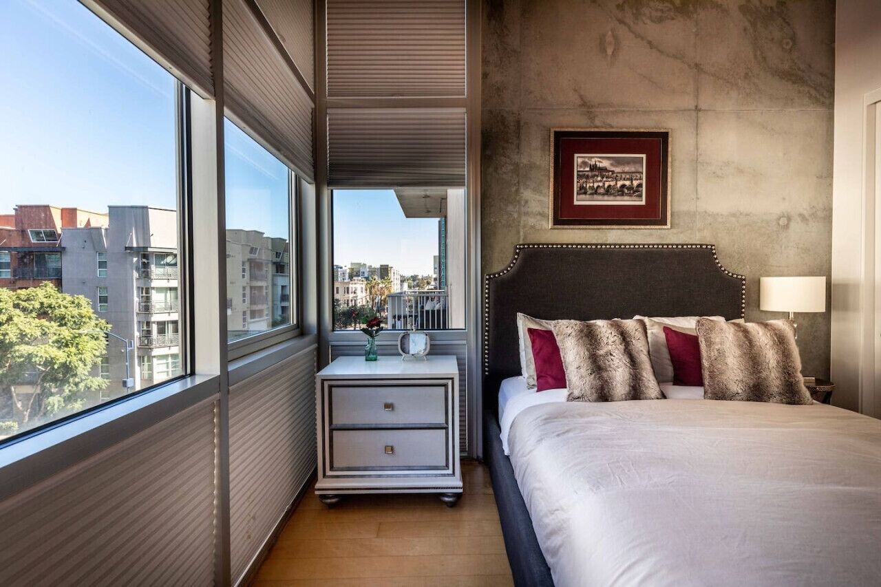 Modern Loft, Clean, Quiet, WiFi, Cable, Parking 1