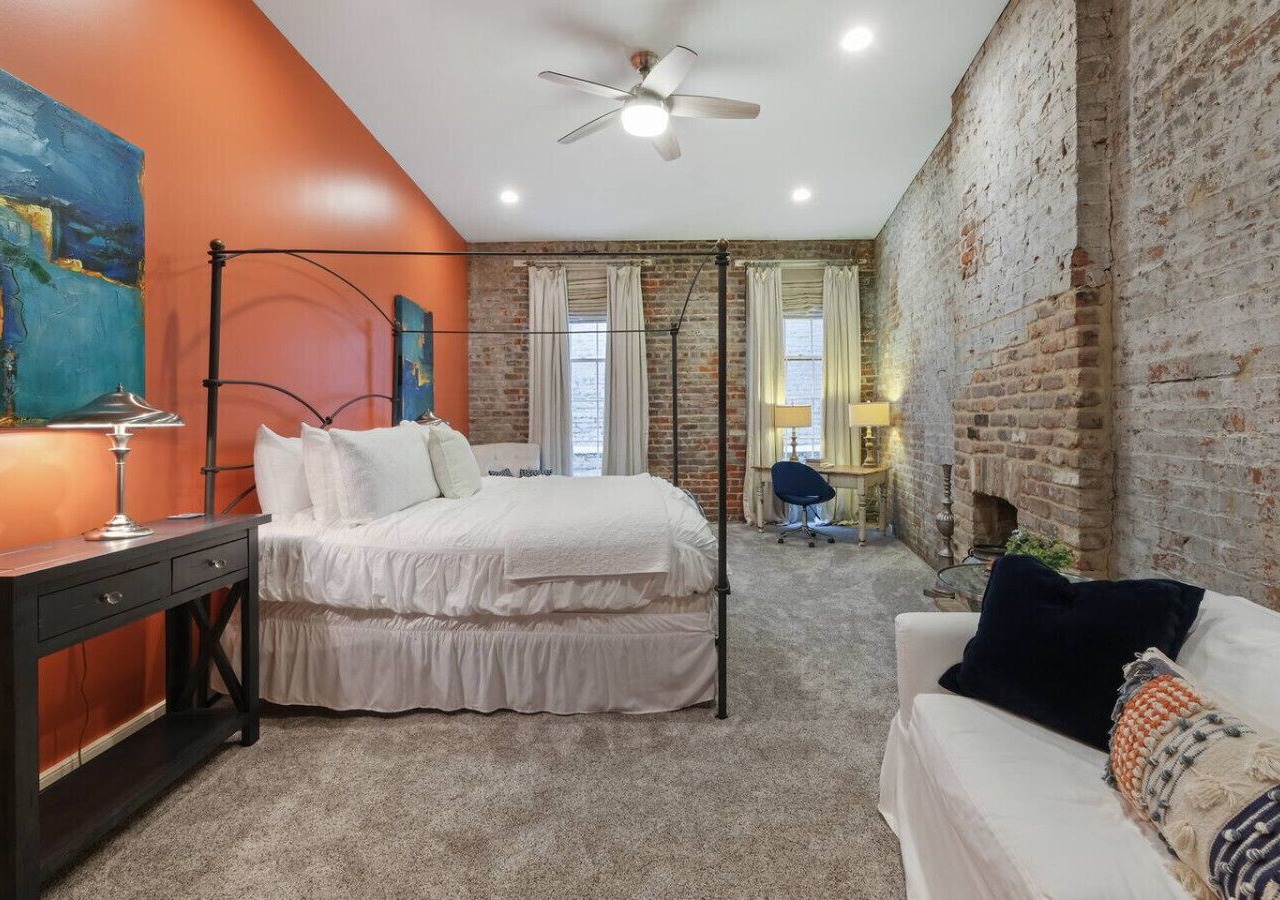 Luxury Condo in the Warehouse District! 1