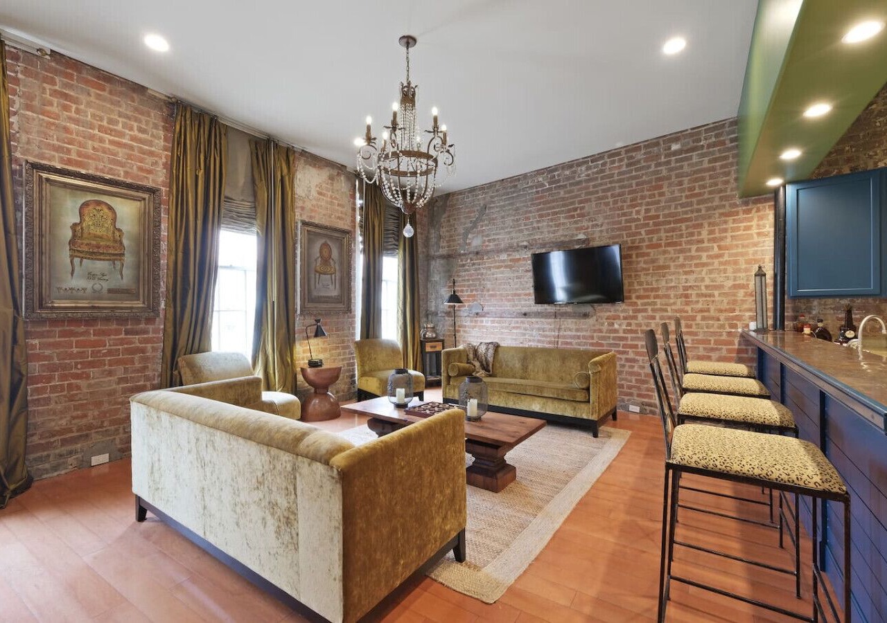 Luxury Condo in the Warehouse District! 1