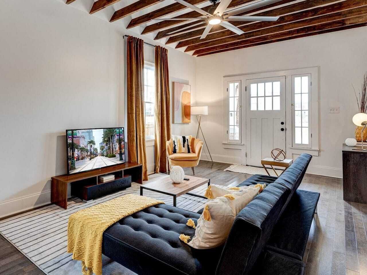 Renovated 3BR LGD home near Magazine St. Walk to cafés, streetcar to FQ & Dome. 1