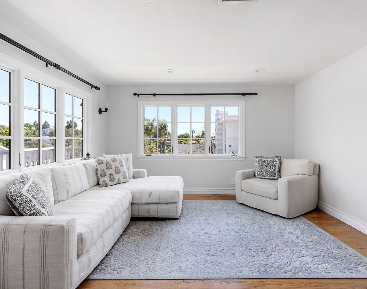 Home away from home with great proximity to everything Manhattan Beach! 1