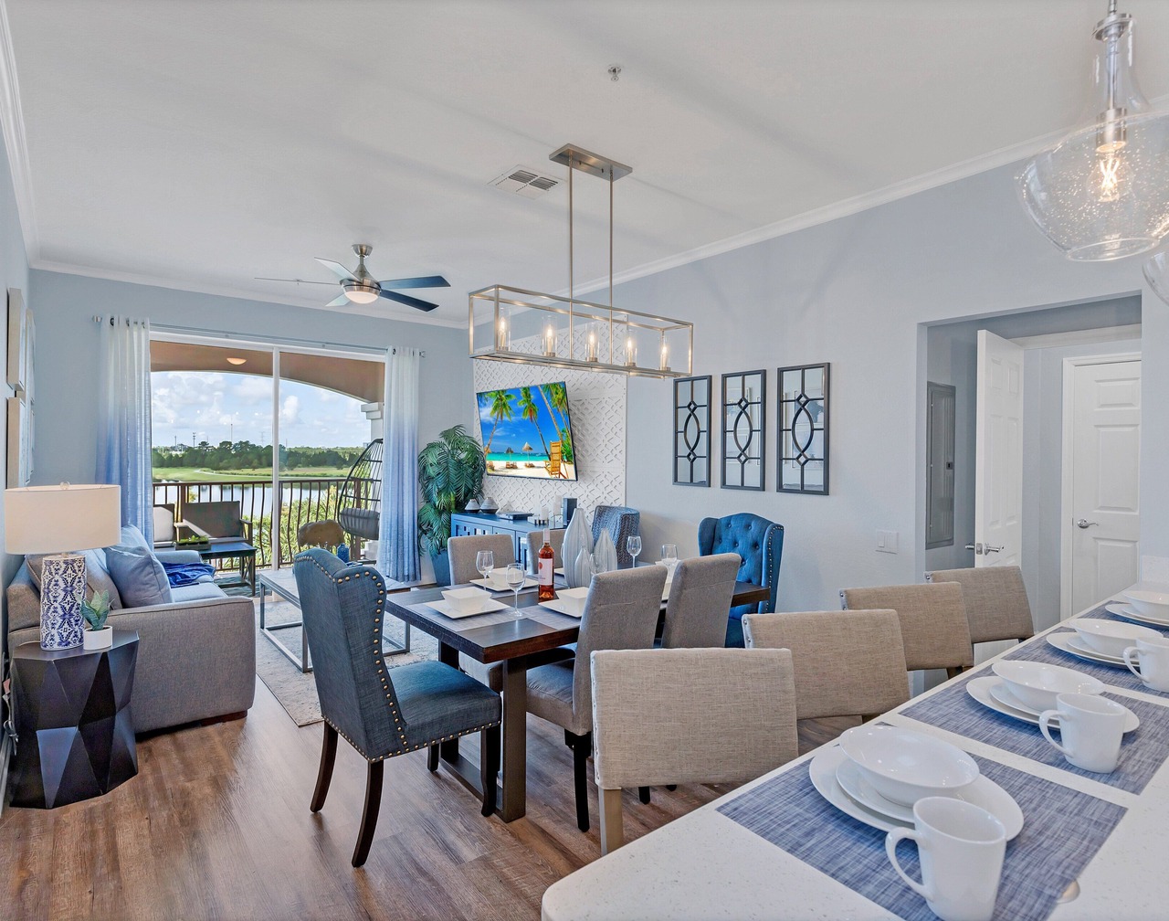 Top floor condo w/view of lake, pool and fireworks! - Next to conv. center 1