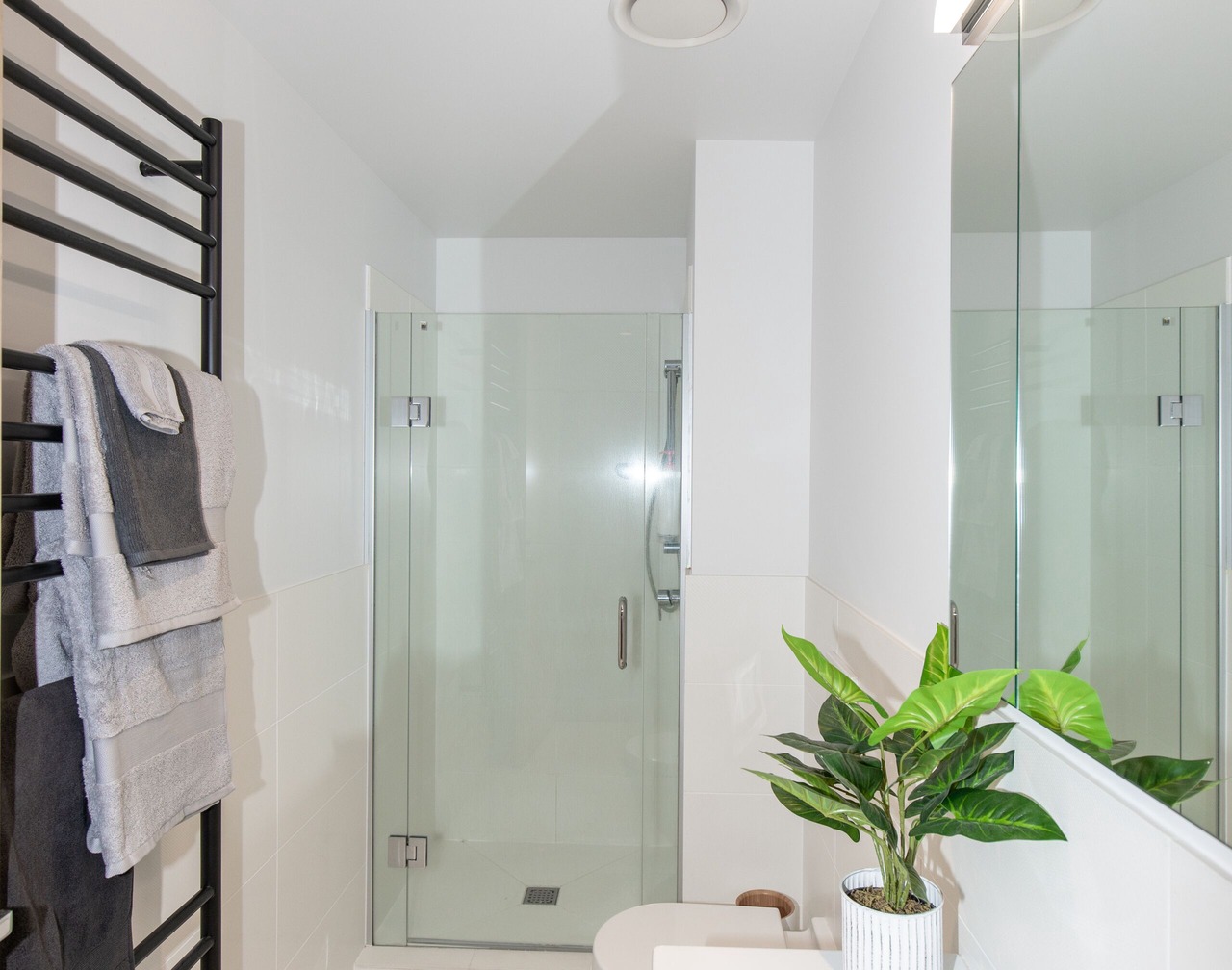 Designer Seaview Chic accommodation for the discerning traveler 1