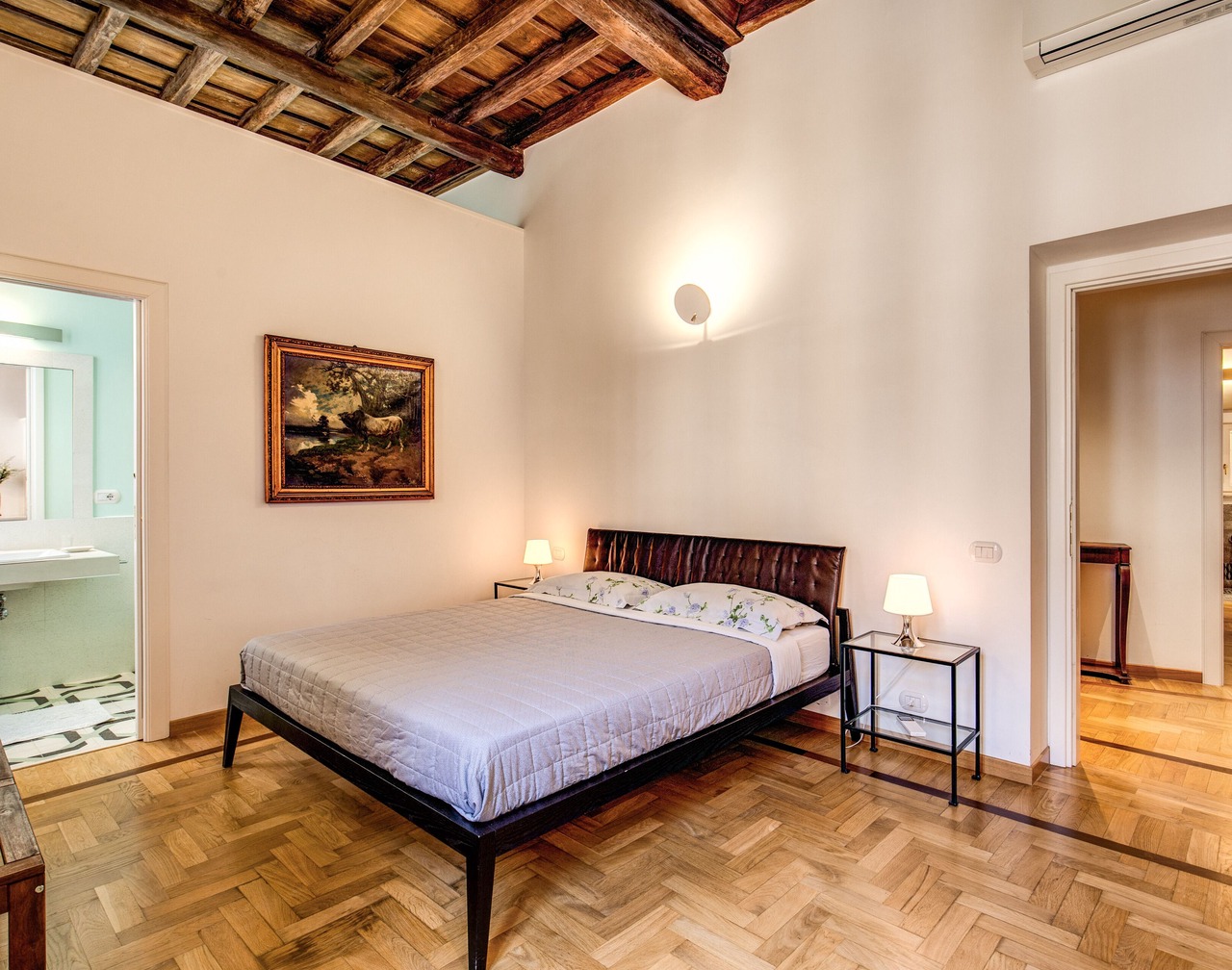 Spacious apartment, three bedrooms, three private bathrooms at the Fountain 1