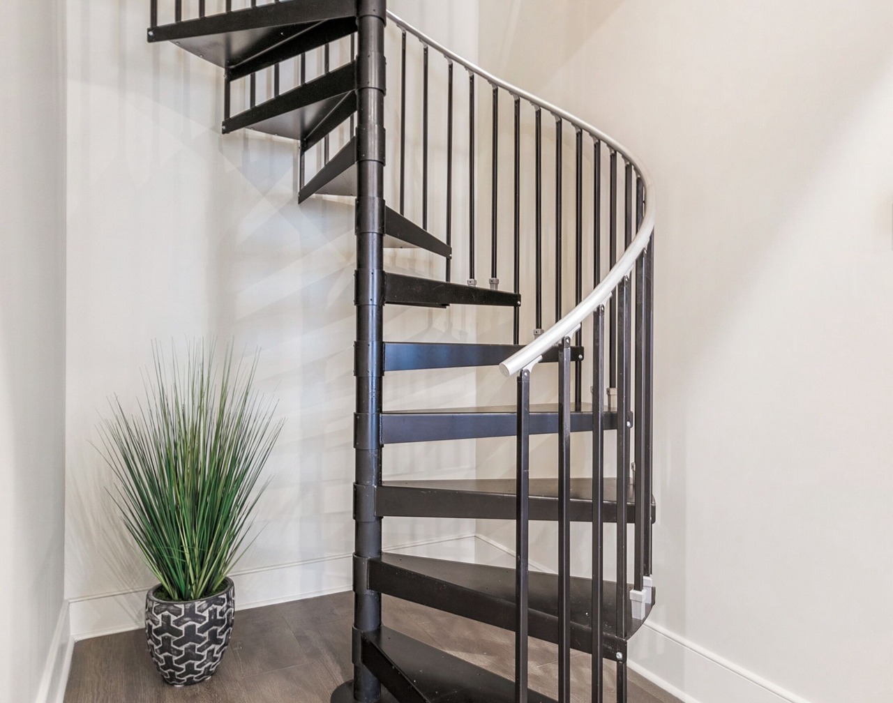 DOUBLE UP ✌🏽Enjoy 2 Levels of Accommodations in the Heart of DOWNTOWN Balconies on Each Level! 1