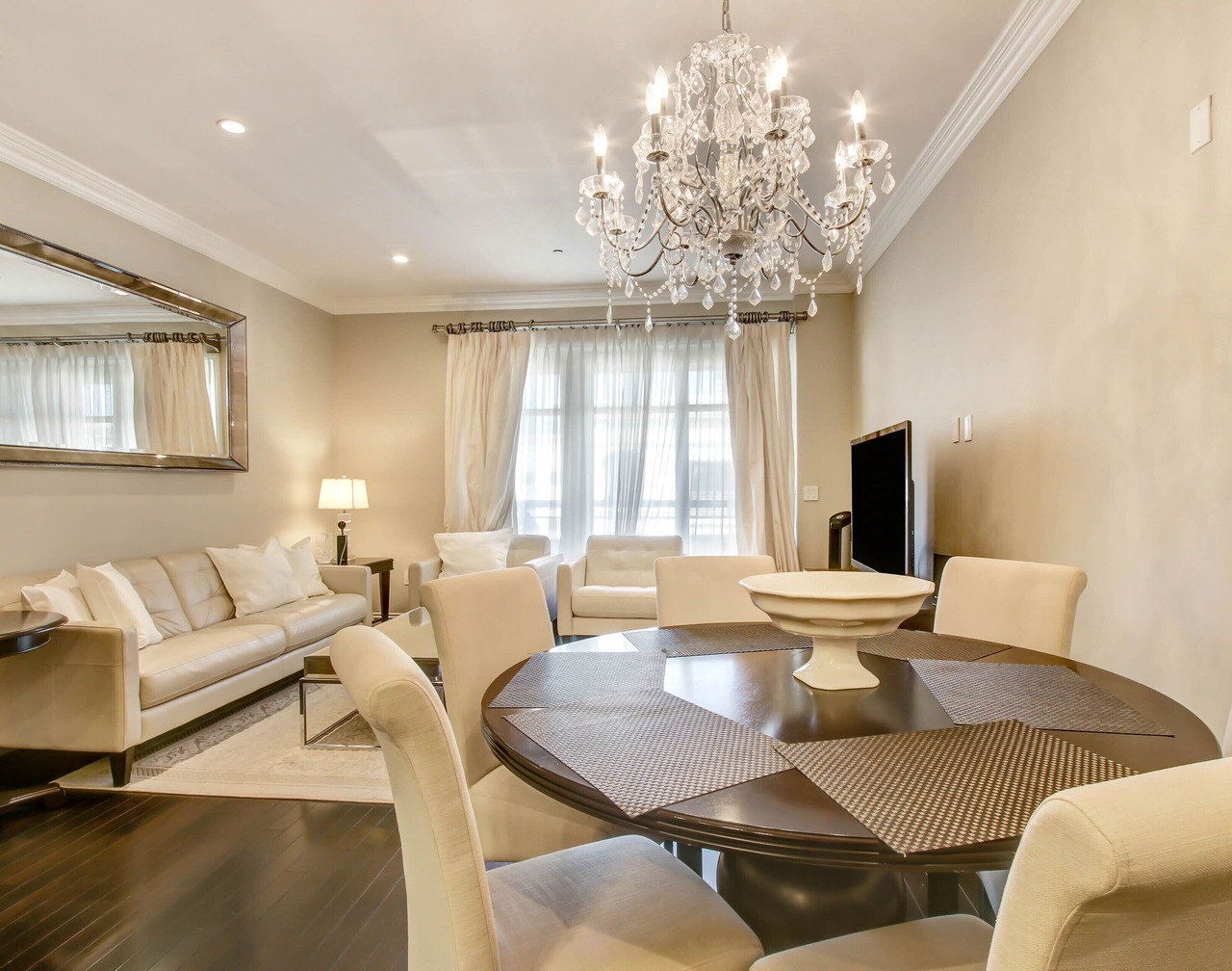 Gorgeous TOP floor corner 2Bedroom/2bath condo Americana at Brand! 1