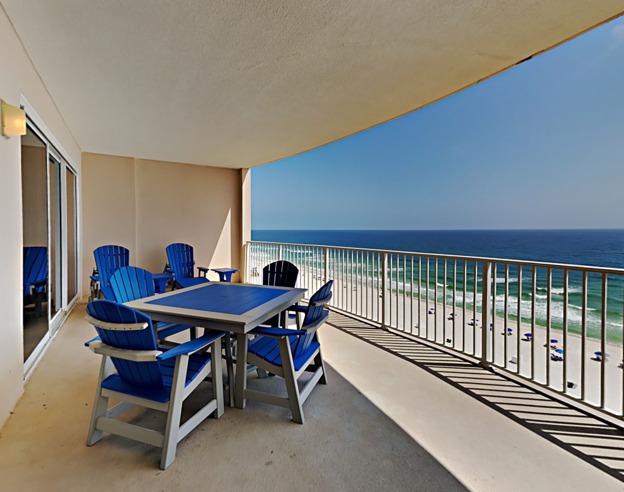 Beachfront, Private Balcony! 1