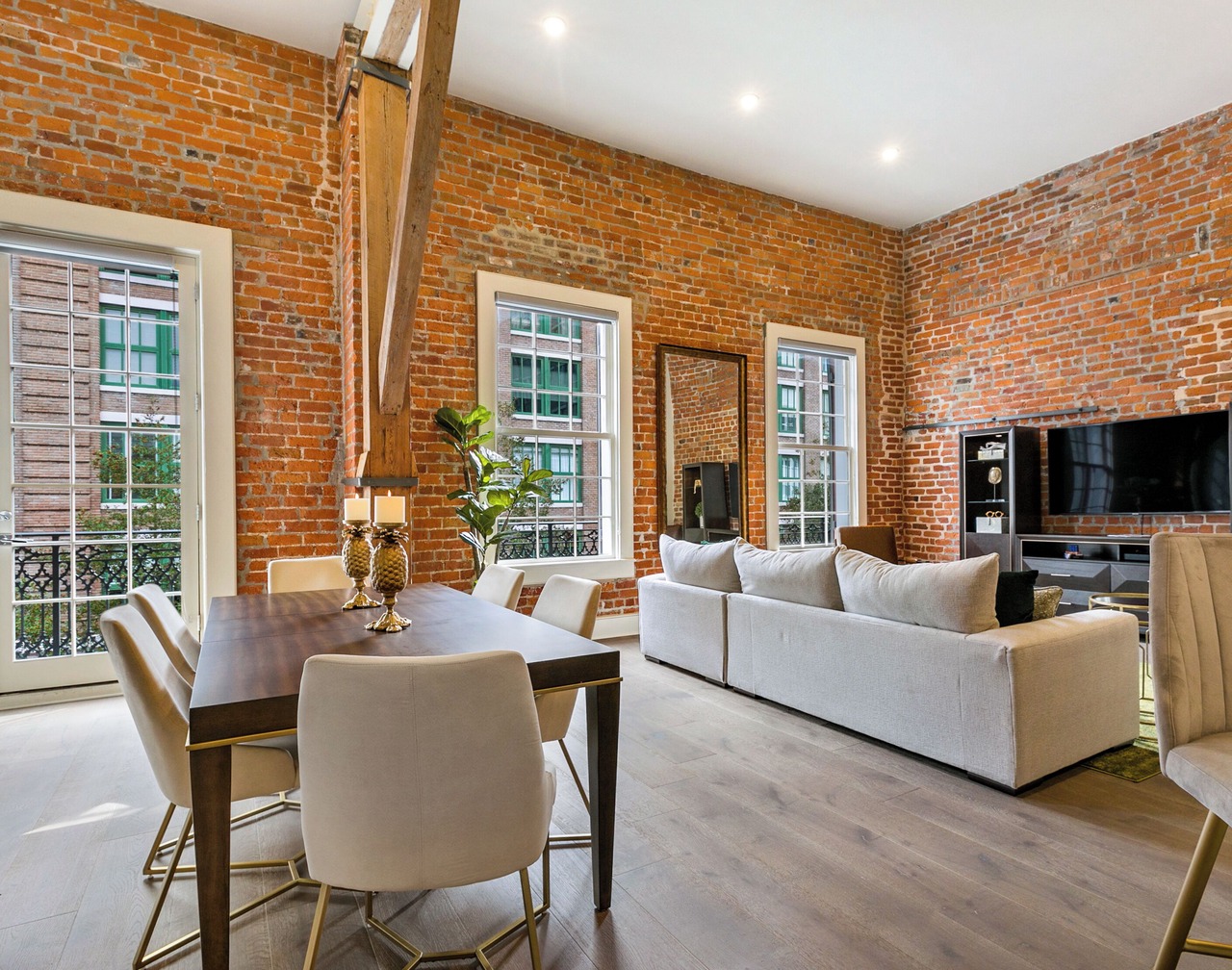 🛎DOWNTOWN Condo You've Been LOOKING For! Glam+Historic Charmer+Private Balcony= Everything! 1