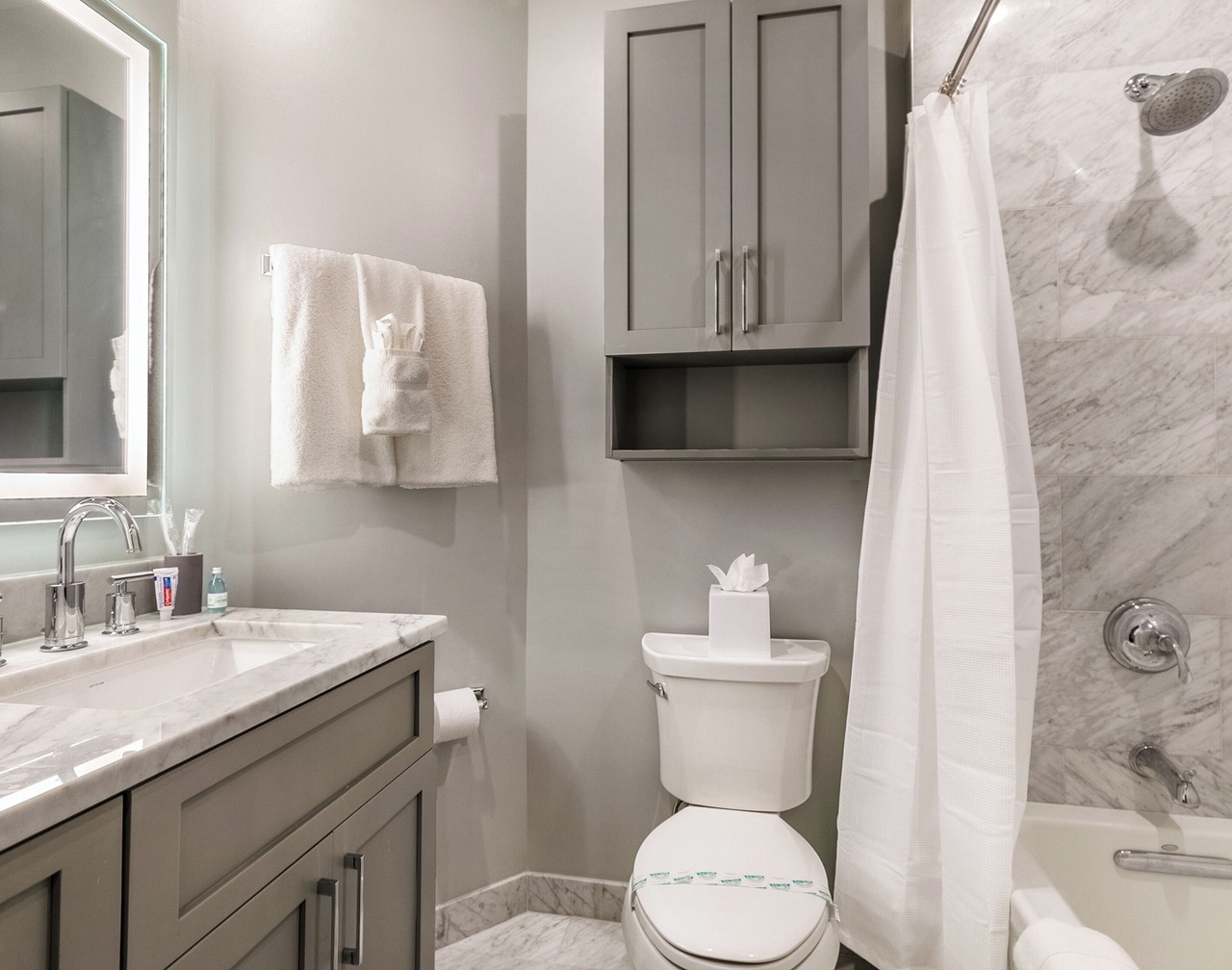 WHERE GLAM MEETS COZY! THE PERFECT PLACE FOR A DOWNTOWN GETAWAY! | The Sazerac 1