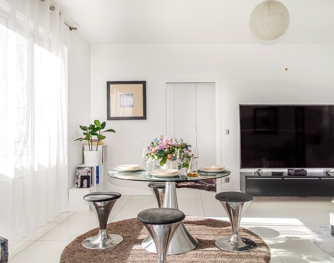 Golden Triangle Apt. – Montaigne/George V 1
