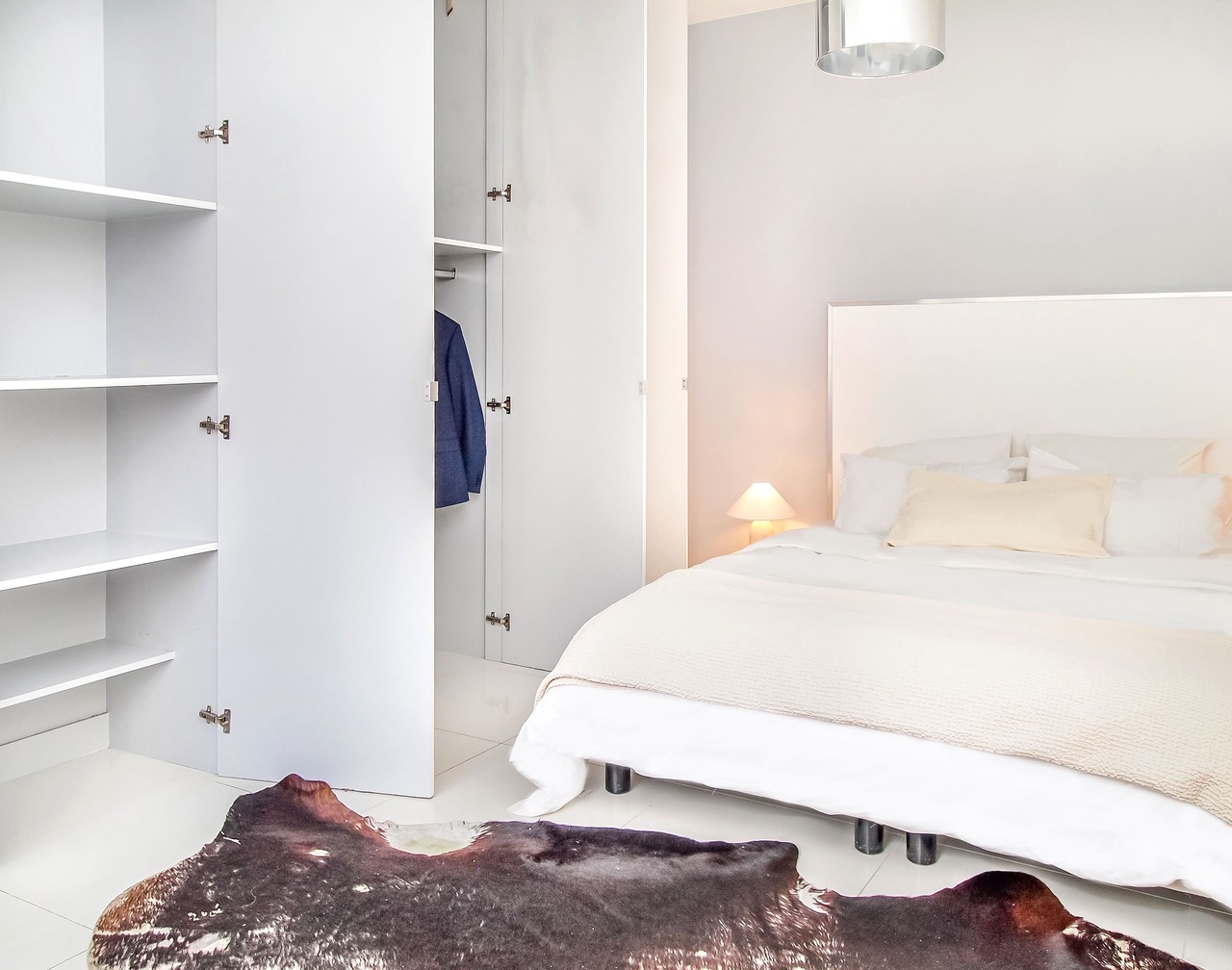 Golden Triangle Apt. – Montaigne/George V 1