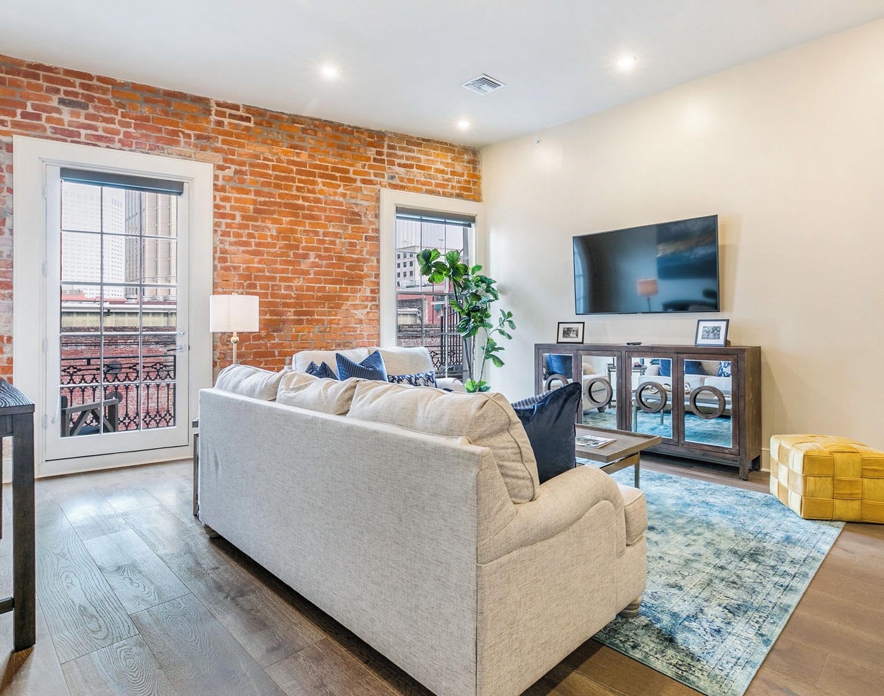 💜CHARACTER GALORE A TASTE OF NOLA NOT FOUND IN A HOTEL! 2 Balconies King Beds+Sleeper Sofa💜 1