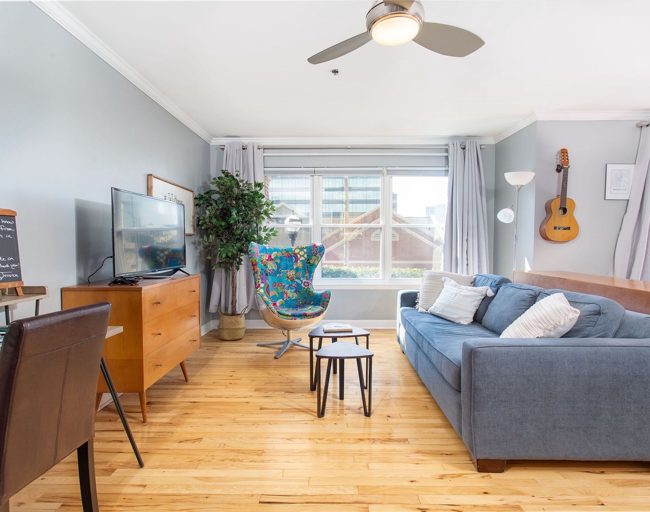 Cute & Comfy! Walk 2 Bars! Free Parking! 1