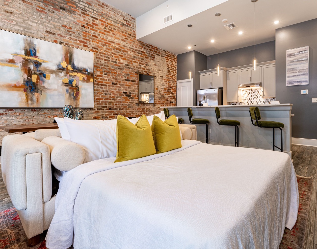 Luxury Condo Walk Anywhere & Everywhere! The Bordeaux 1
