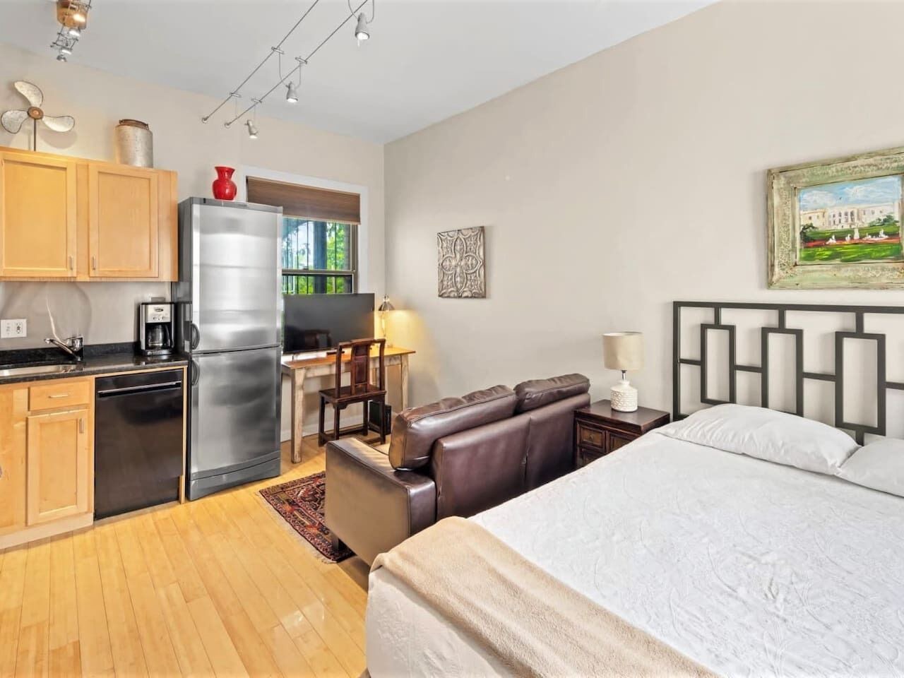 Top Dupont U Street Location - Walk Everywhere - Veteran owned 1