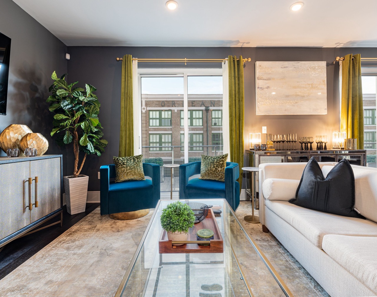 ⚜️Stylish,Spacious & Comfortable Downtown Penthouse! Enjoy The View from Your Personal Terrace! 1