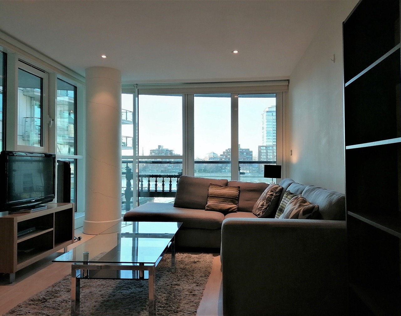 Still Life Vauxhall Deluxe One Bedroom Apartment 1