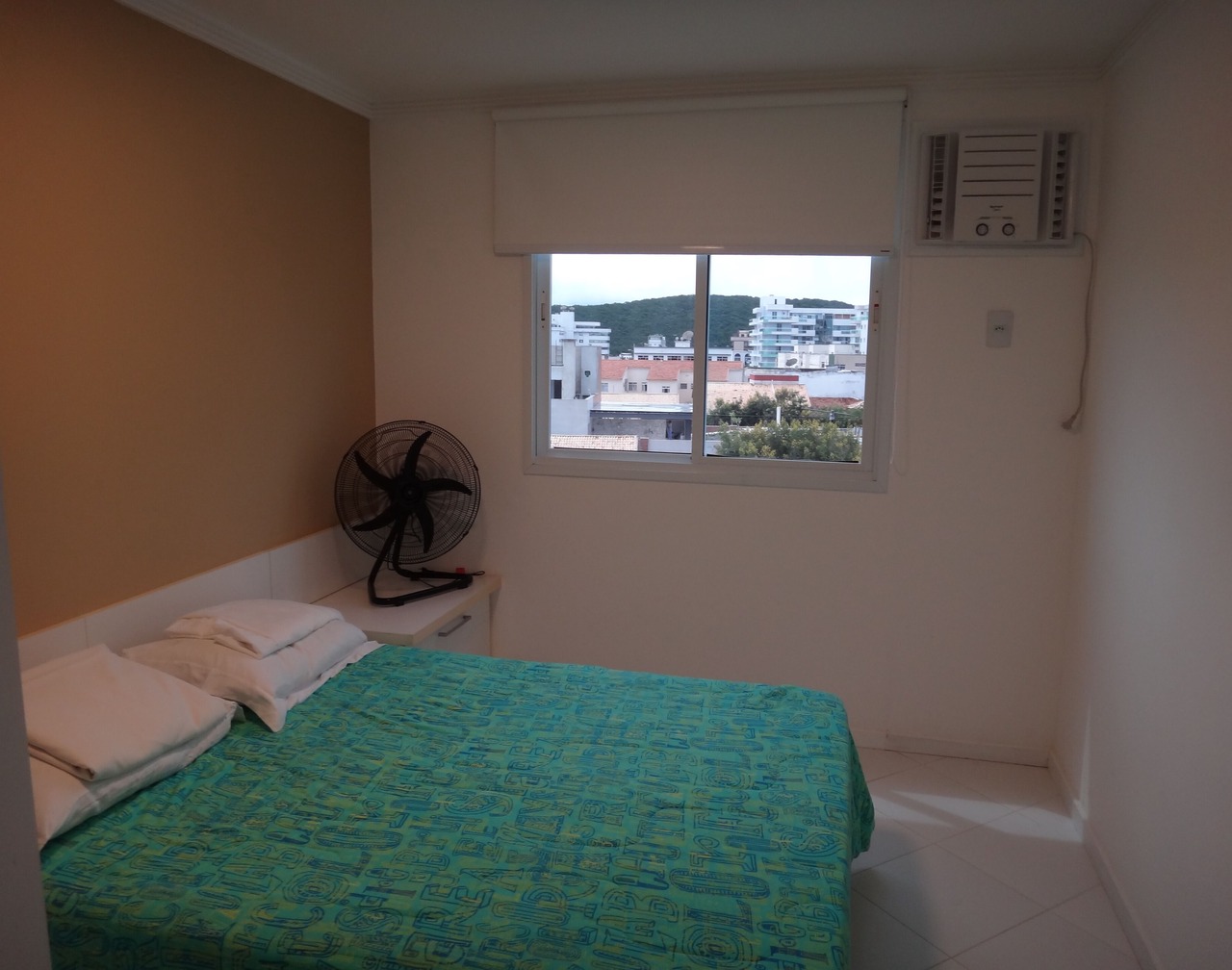 Cabo Frio, foot in the sand, beautiful coverage with air conditioning, barbecue, sink. 1