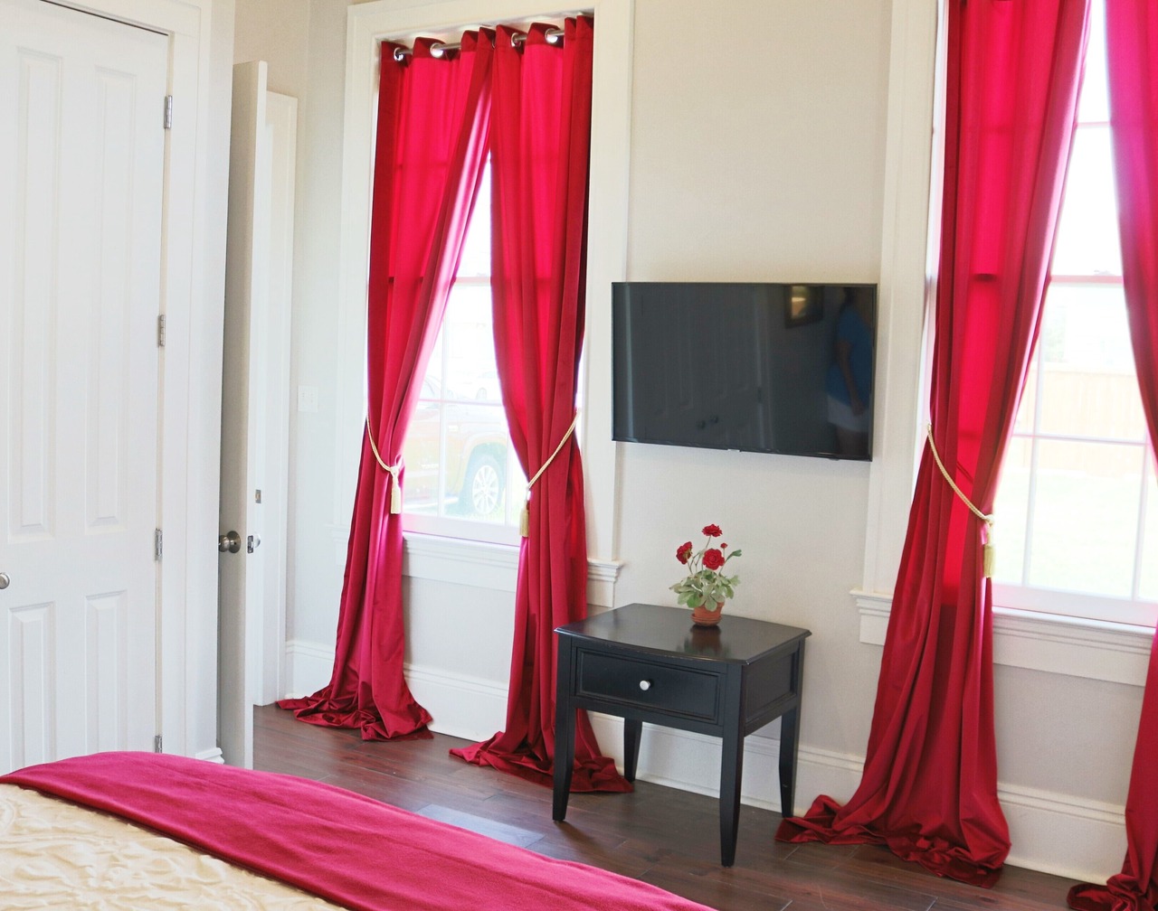 Boutique Historic 2BR 1 Block to St. Charles Streetcar Lower Garden District 1