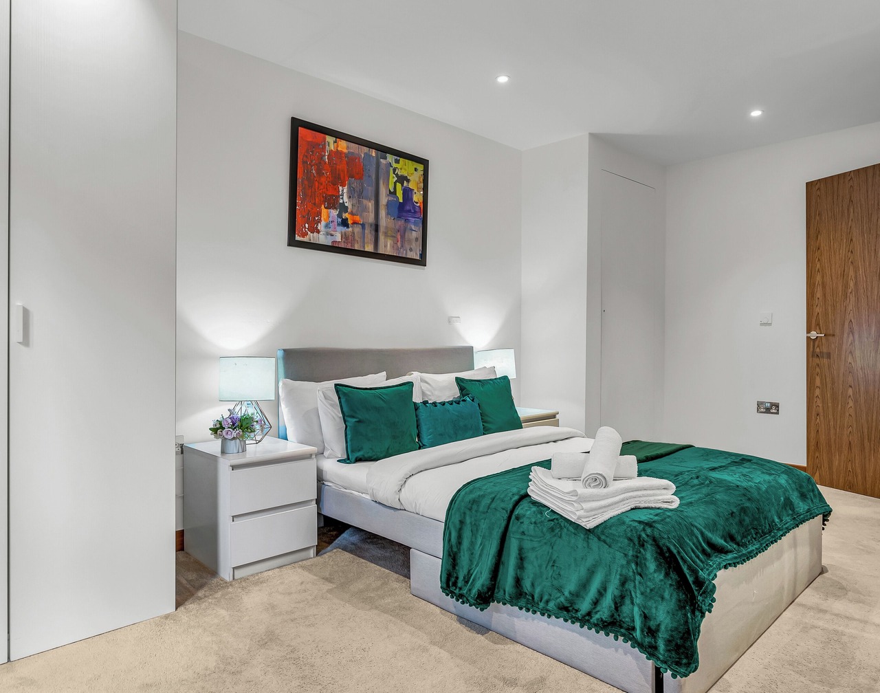 Chic 2 Bed Apartment in Shoreditch Square 1