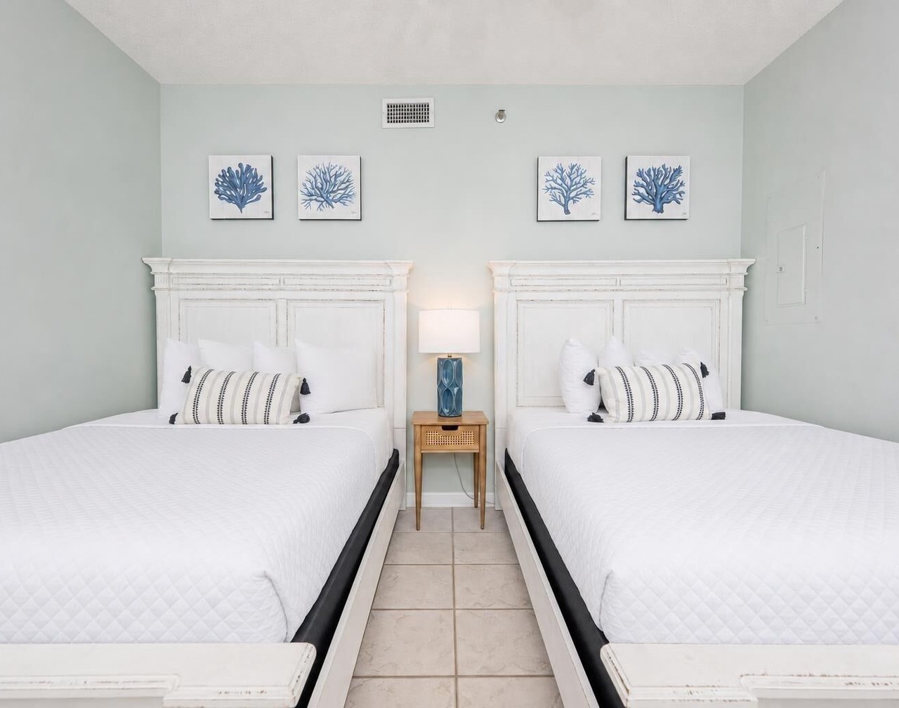*WEEKLY SPECIALS!* 2 Bedroom GULF FRONT Condo ~ Phoenix East II 1