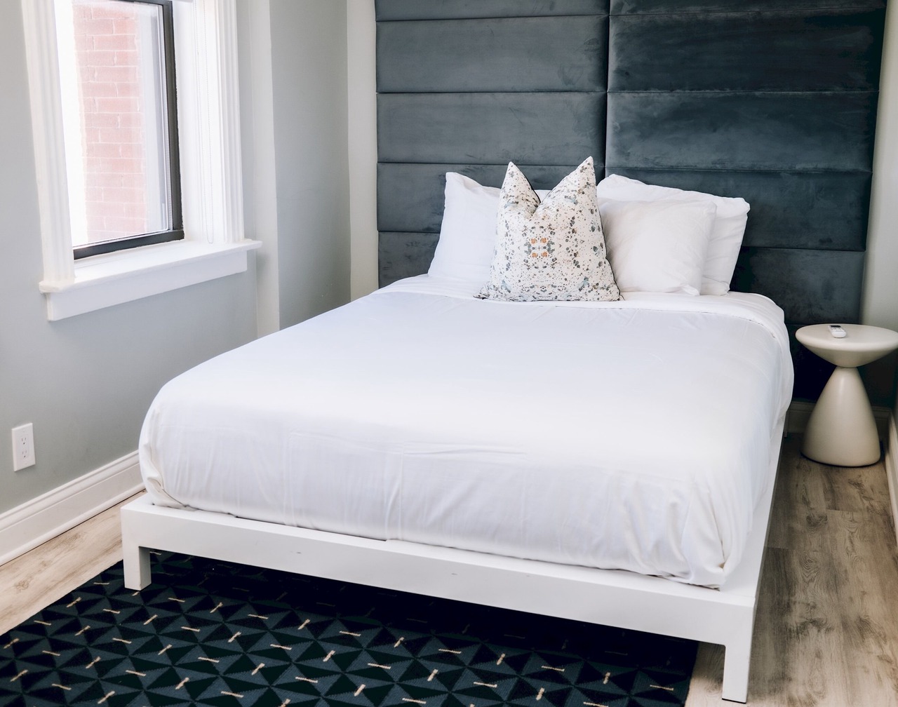 The Neighborhood Hotel - Lincoln Park 301 - One Bedroom 1